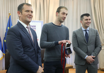  Потписан уговор са  добитником другог јавног извлачења стана у Београду у оквиру  наградне игре Узми рачун и победи 2018 – први круг 